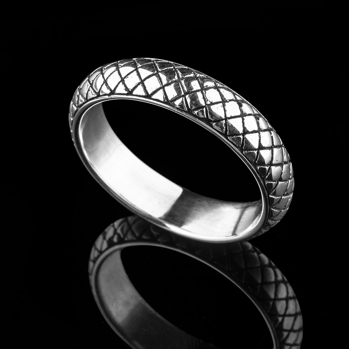 diamondback-silver-diamond-pattern-ring