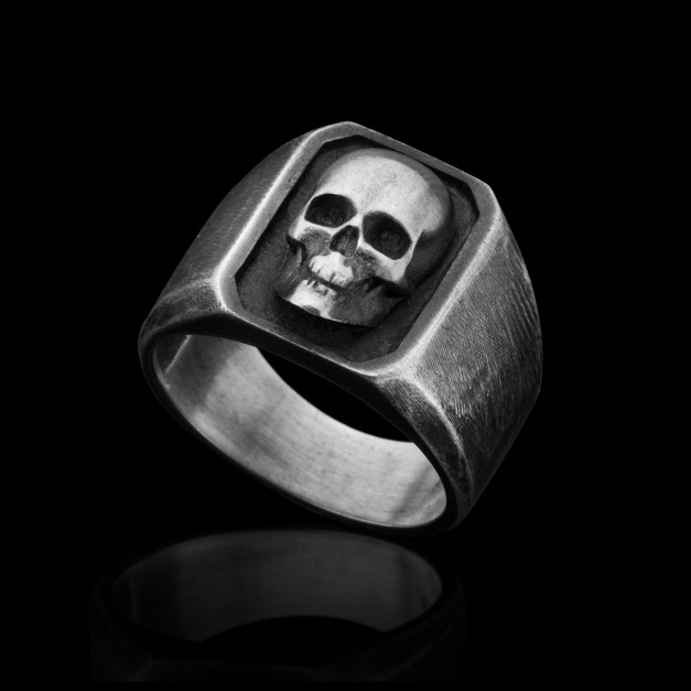 Jean- silver skull ring